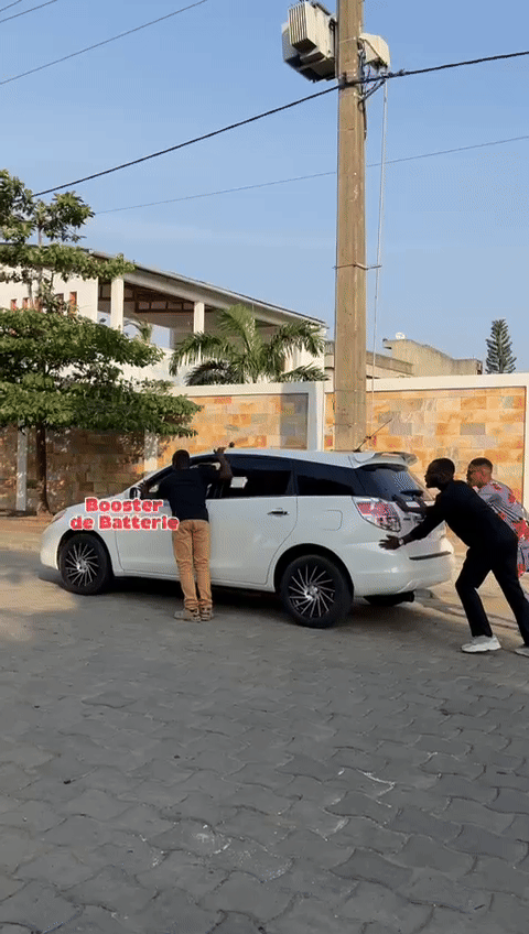 AutoBoost Pro - Démarreur de Batterie Instantané